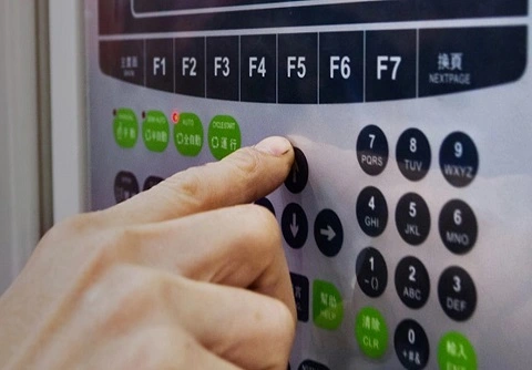 Aplicación del interruptor de membrana en la industria del automóvil